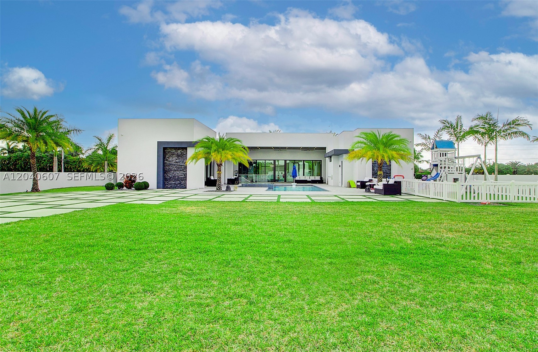 13052 NW 102nd Ave, Hialeah Gardens FL 33018
