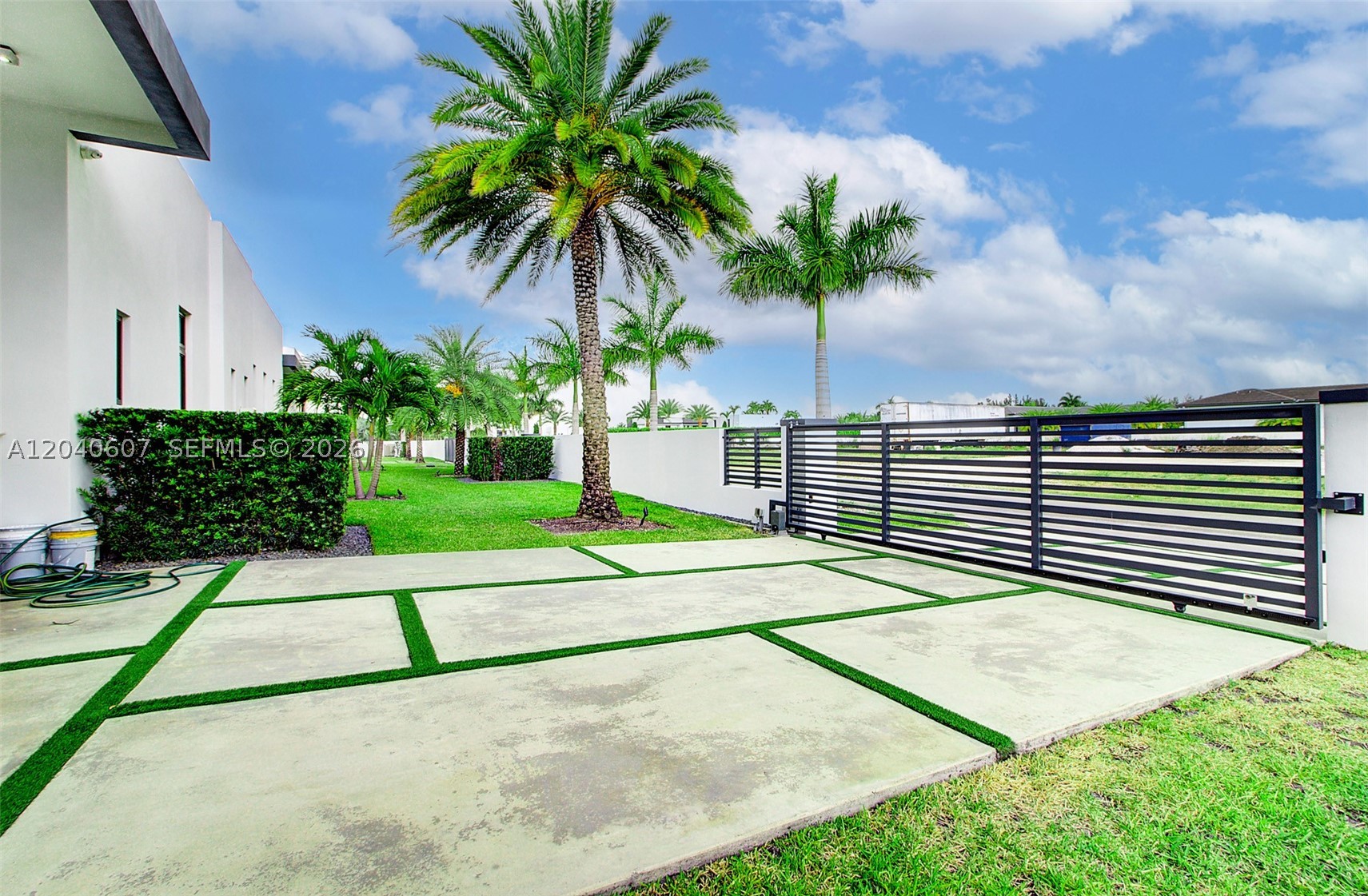 13052 NW 102nd Ave, Hialeah Gardens FL 33018