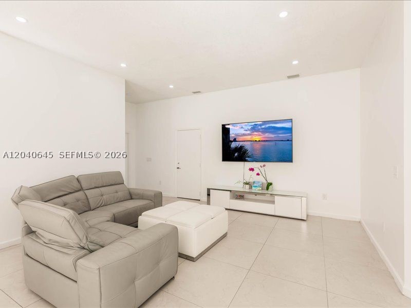 21475 SW 90th Pl, Cutler Bay FL 33189