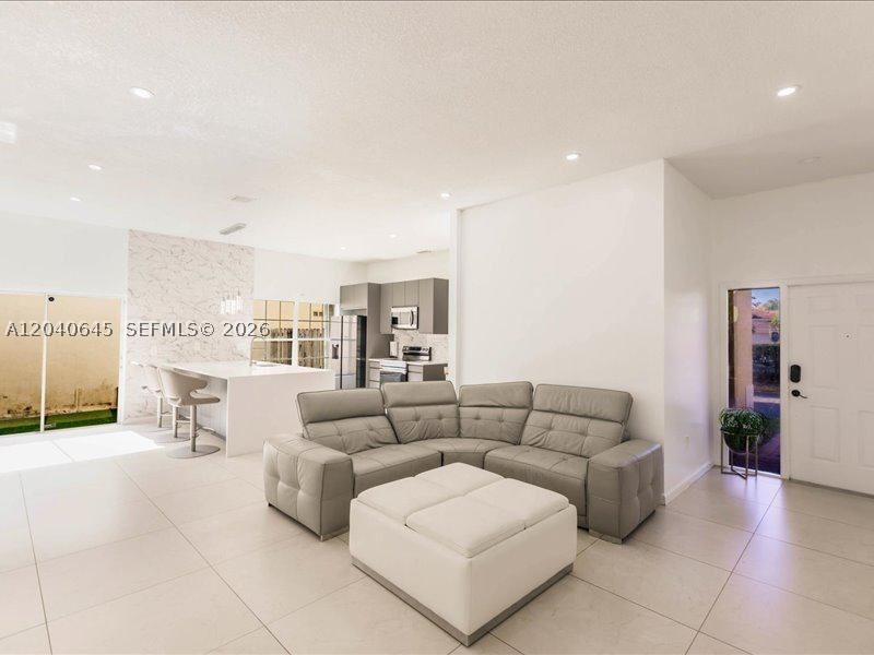 21475 SW 90th Pl, Cutler Bay FL 33189