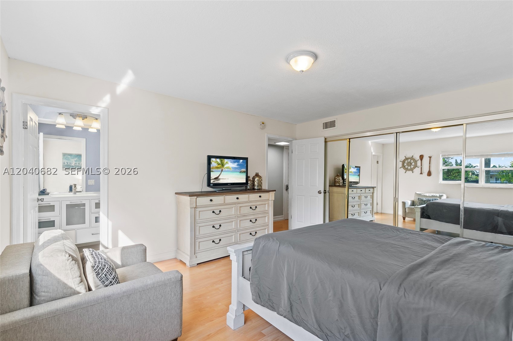 2424 NE 9th St #207, Fort Lauderdale FL 33304