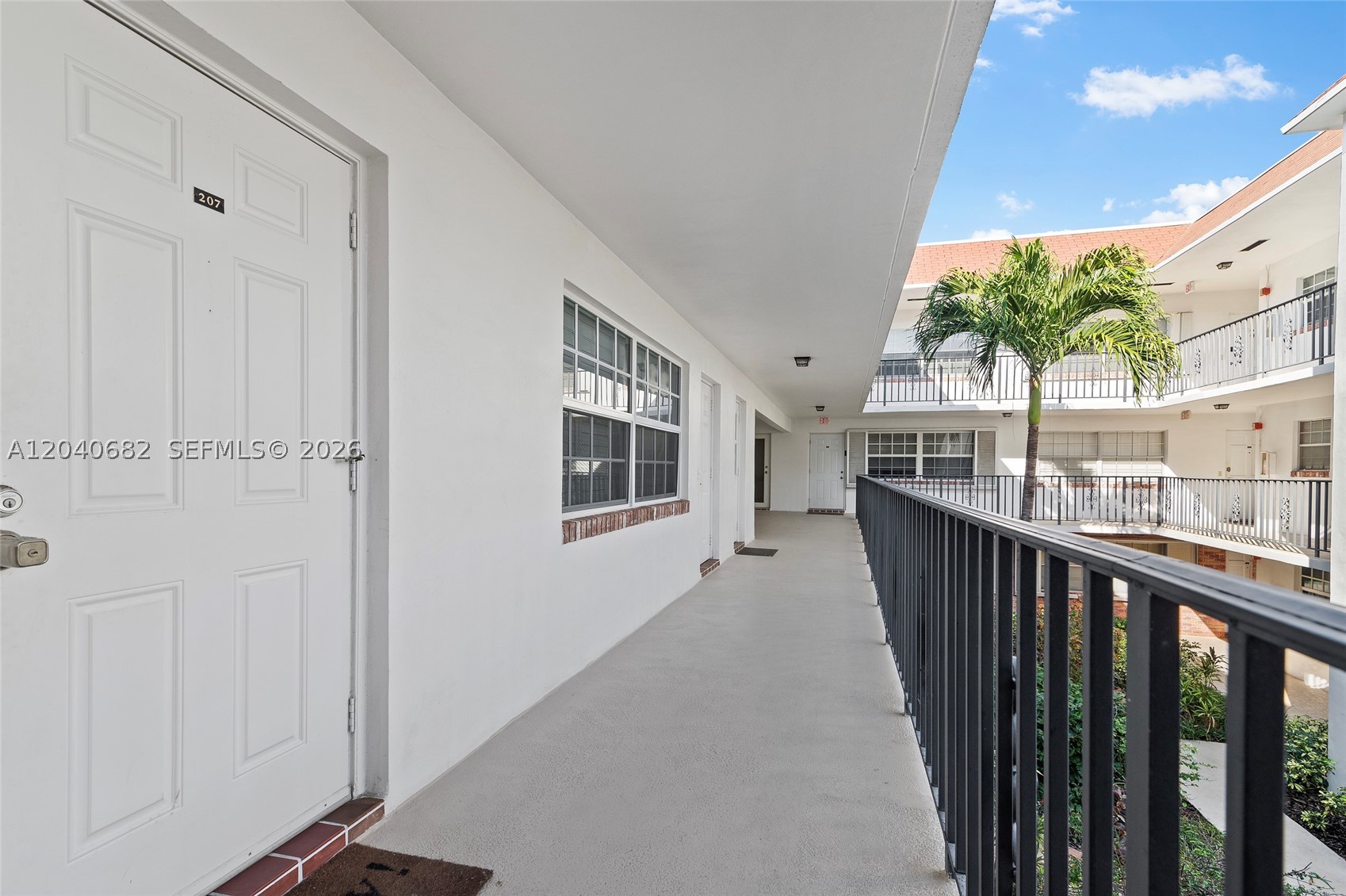 2424 NE 9th St #207, Fort Lauderdale FL 33304