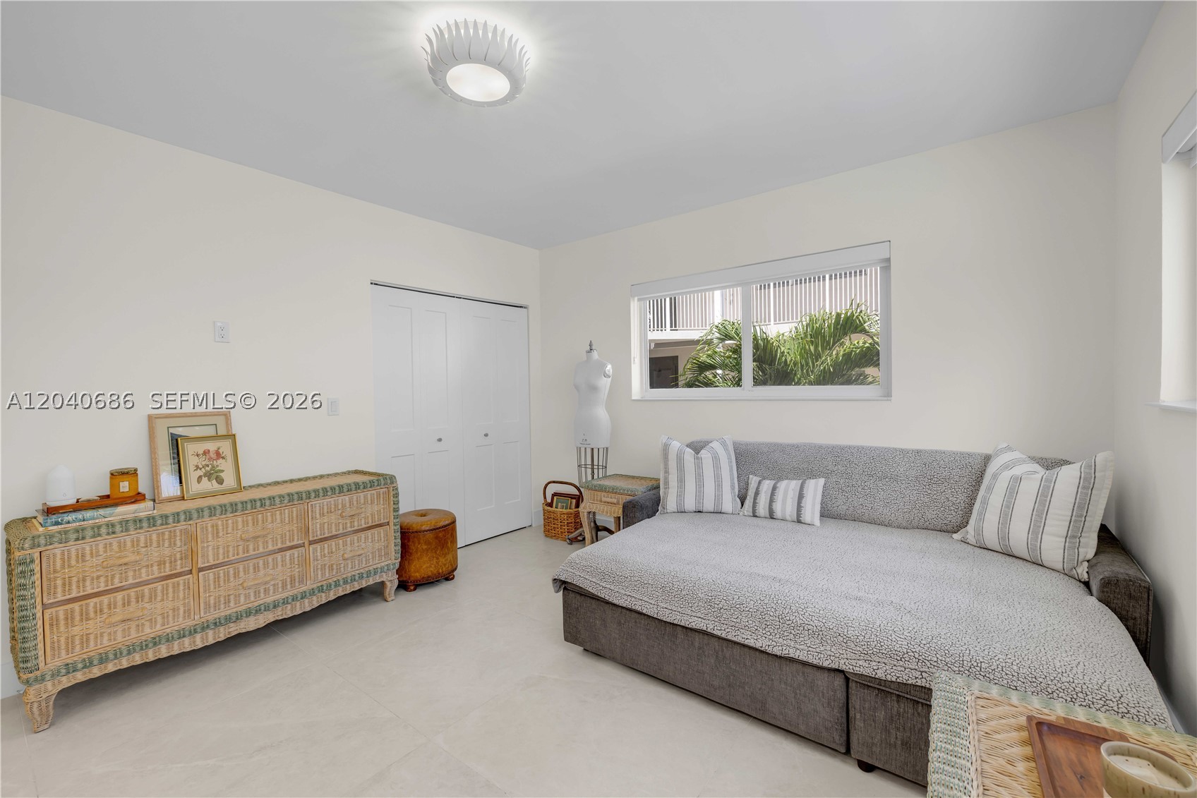 462 Golden Isles Dr #211, Hallandale Beach FL 33009