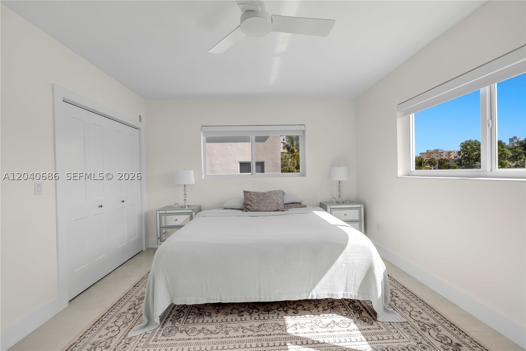 462 Golden Isles Dr #211, Hallandale Beach FL 33009