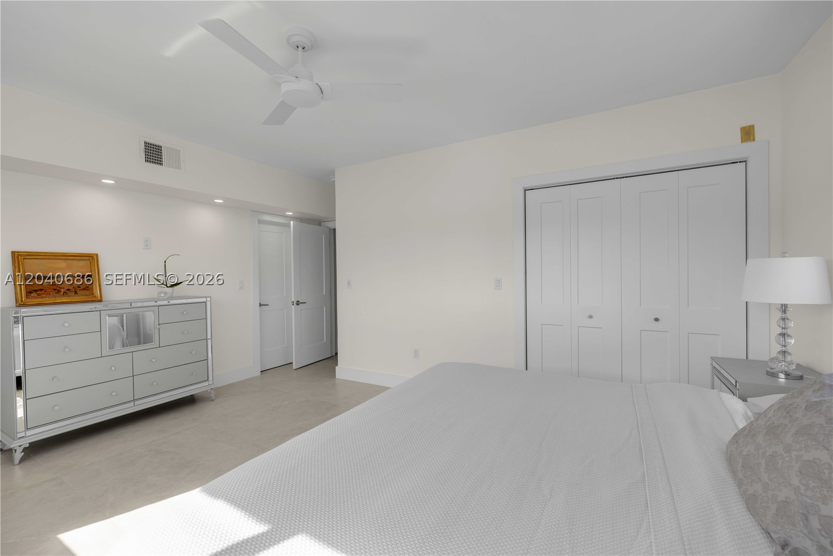 462 Golden Isles Dr #211, Hallandale Beach FL 33009