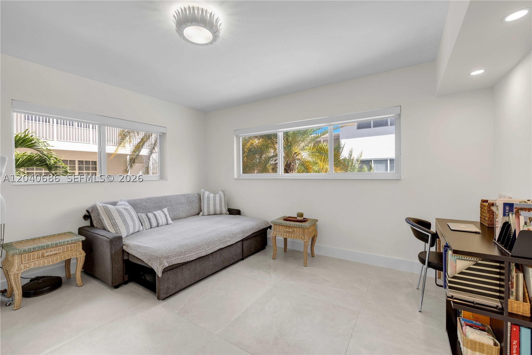 462 Golden Isles Dr #211, Hallandale Beach FL 33009