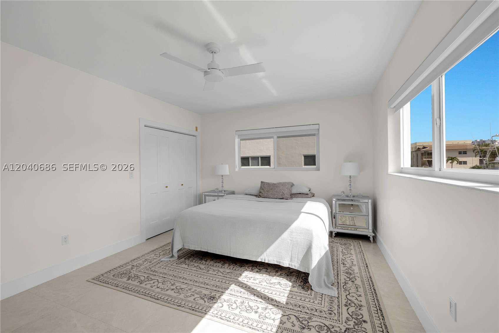 462 Golden Isles Dr #211, Hallandale Beach FL 33009