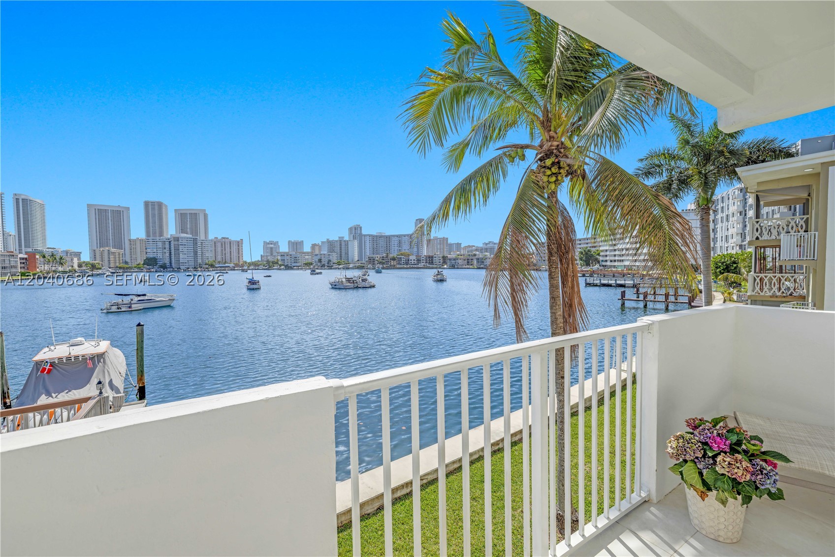 462 Golden Isles Dr #211, Hallandale Beach FL 33009