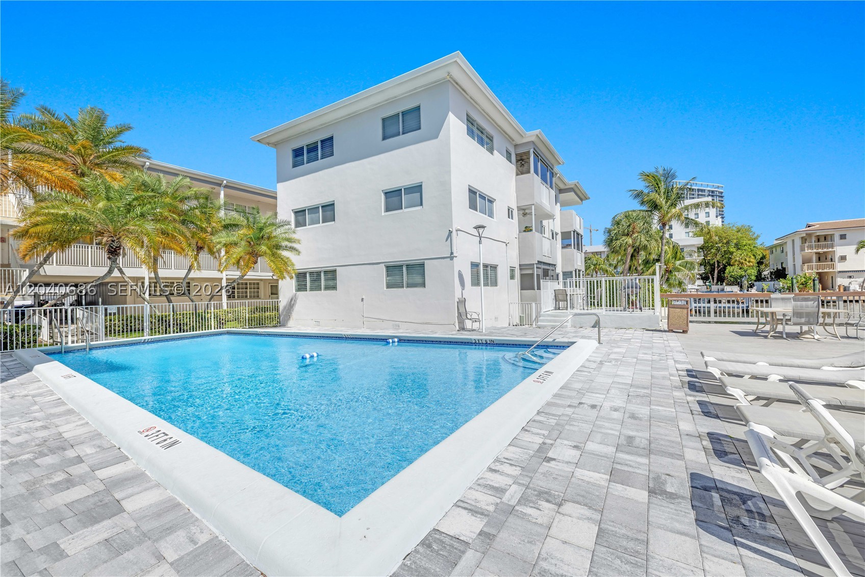462 Golden Isles Dr #211, Hallandale Beach FL 33009