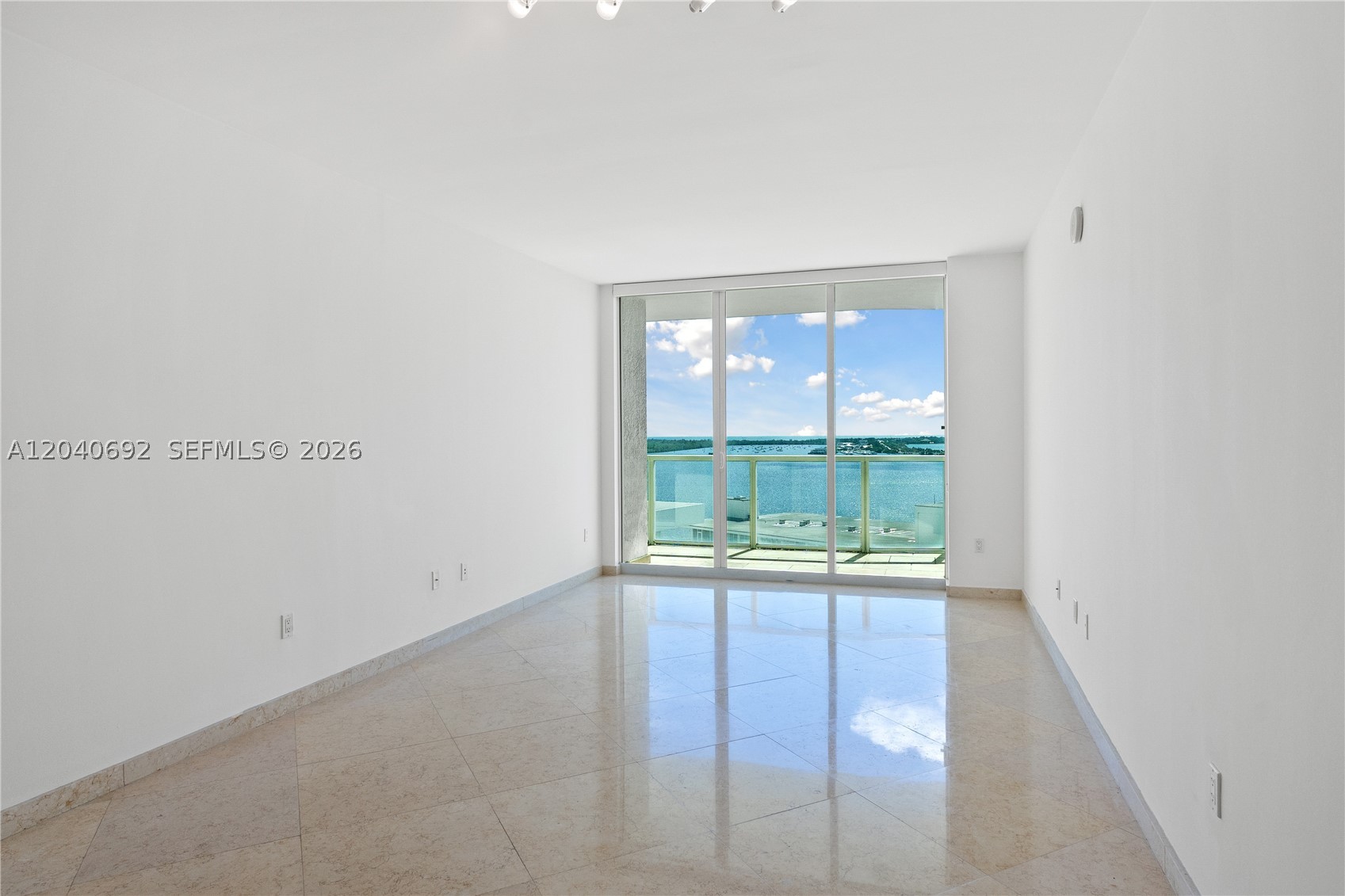 218 SE 14th St #1803, Miami FL 33131