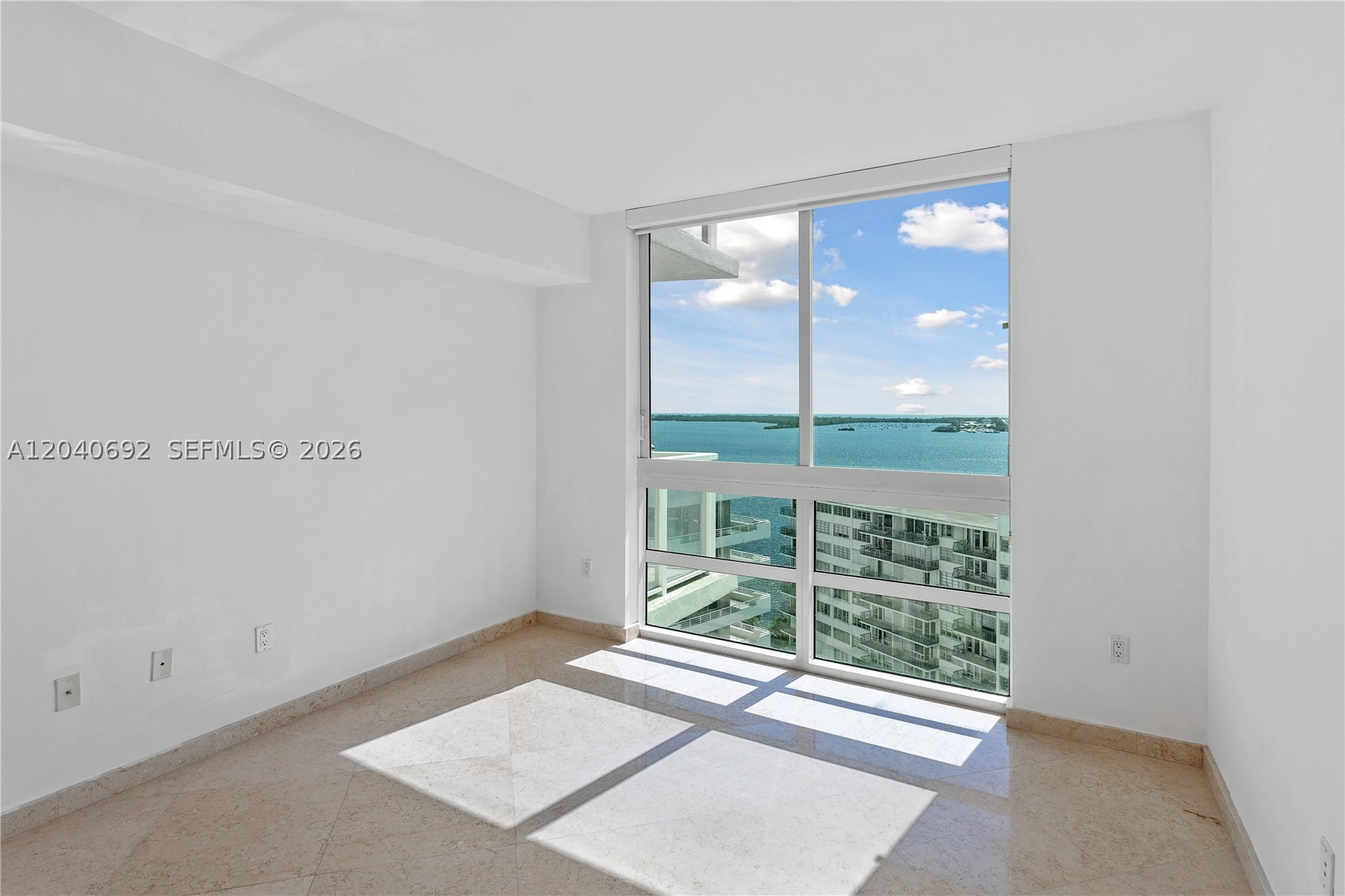 218 SE 14th St #1803, Miami FL 33131