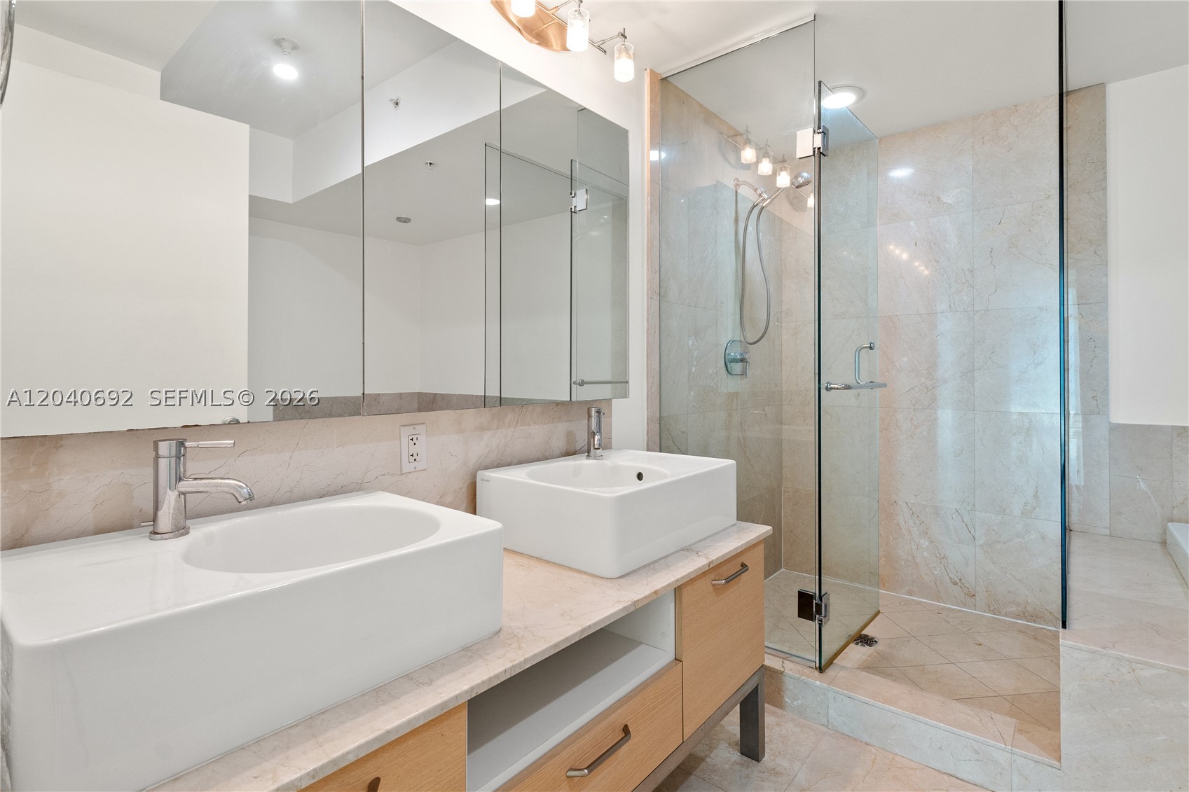 218 SE 14th St #1803, Miami FL 33131