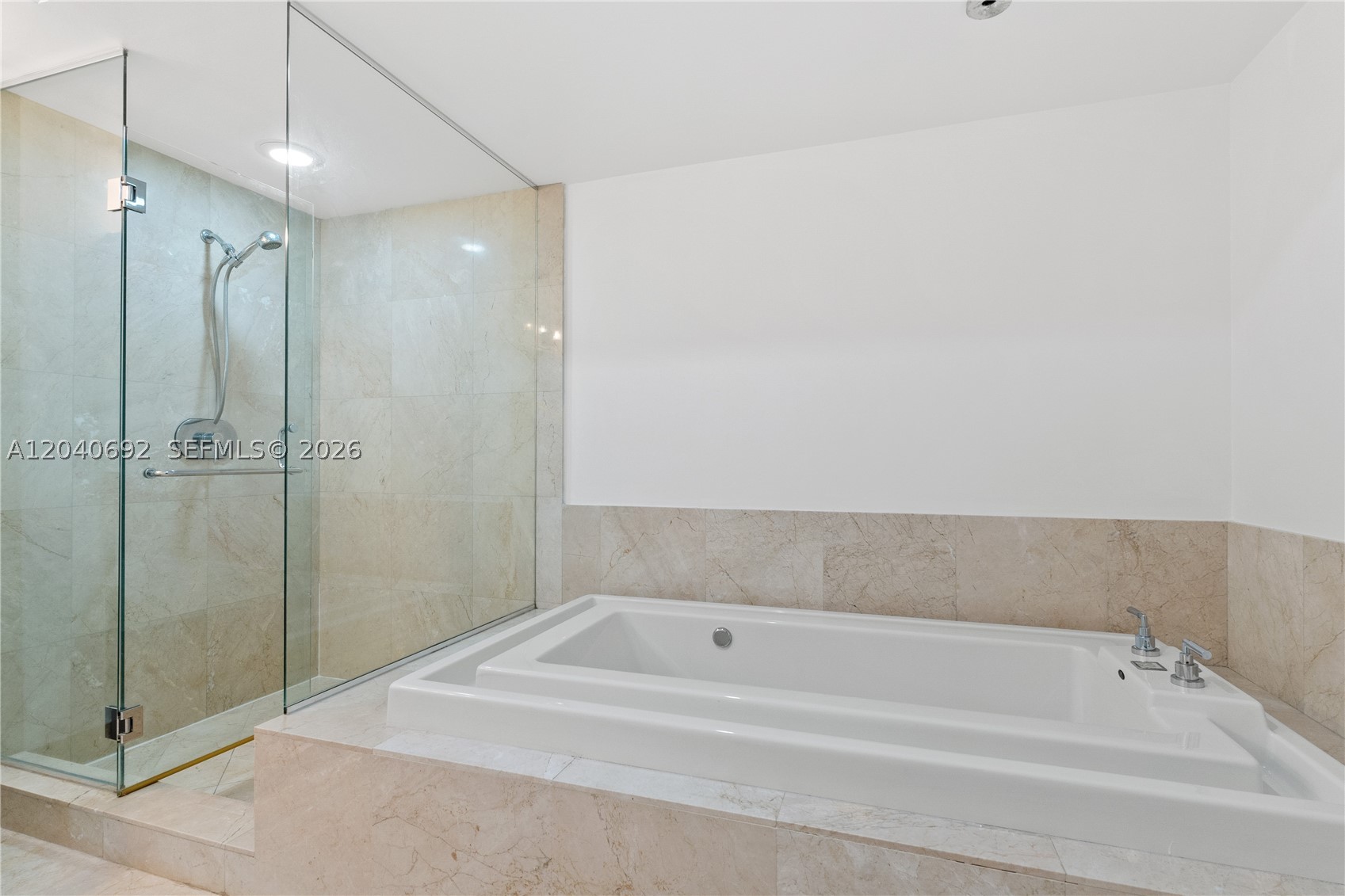 218 SE 14th St #1803, Miami FL 33131