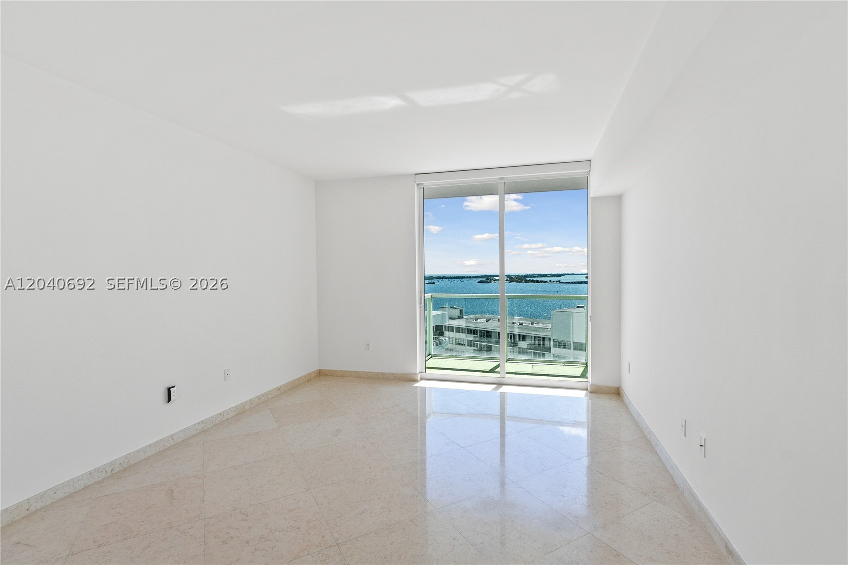 218 SE 14th St #1803, Miami FL 33131