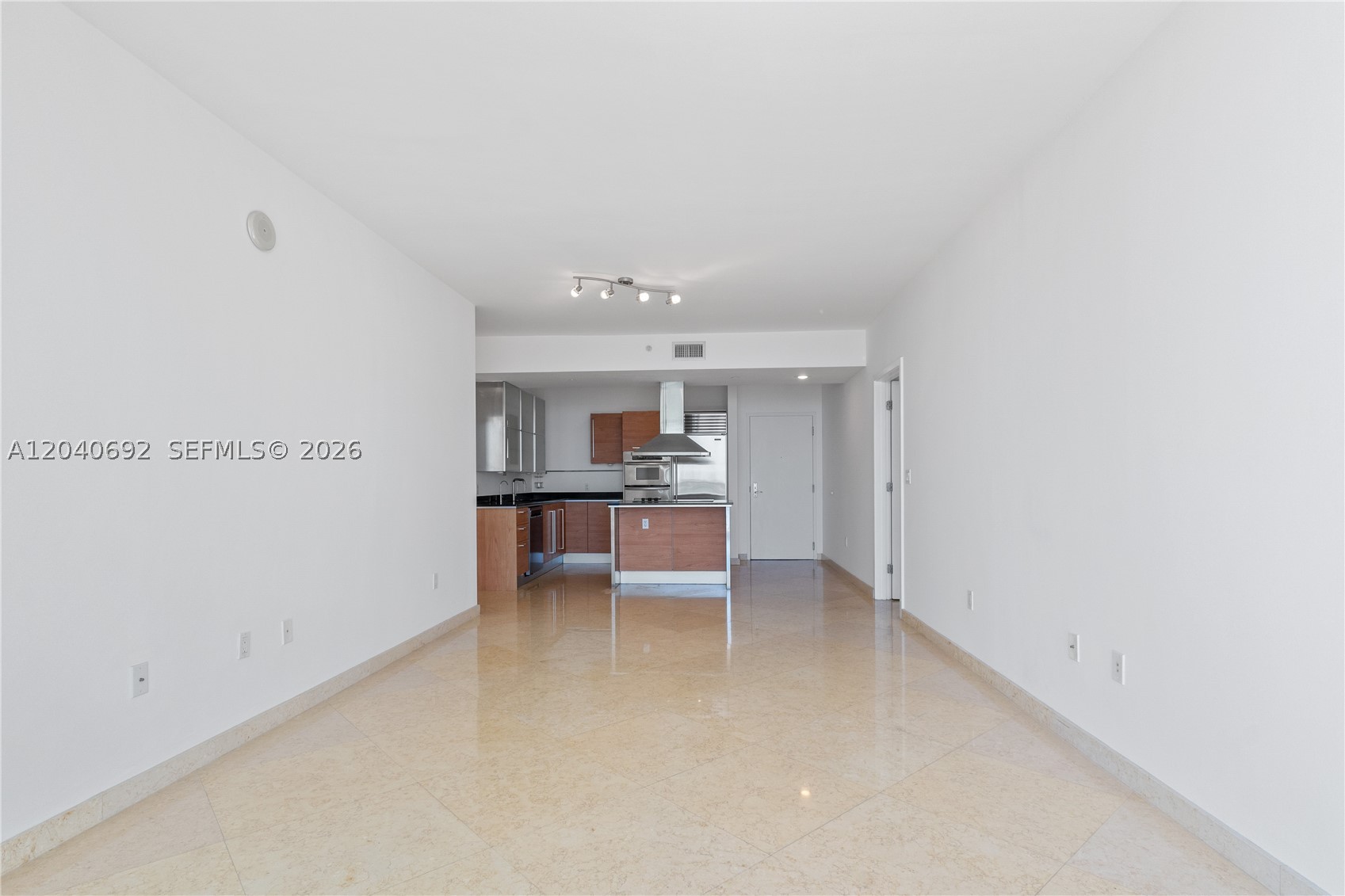 218 SE 14th St #1803, Miami FL 33131