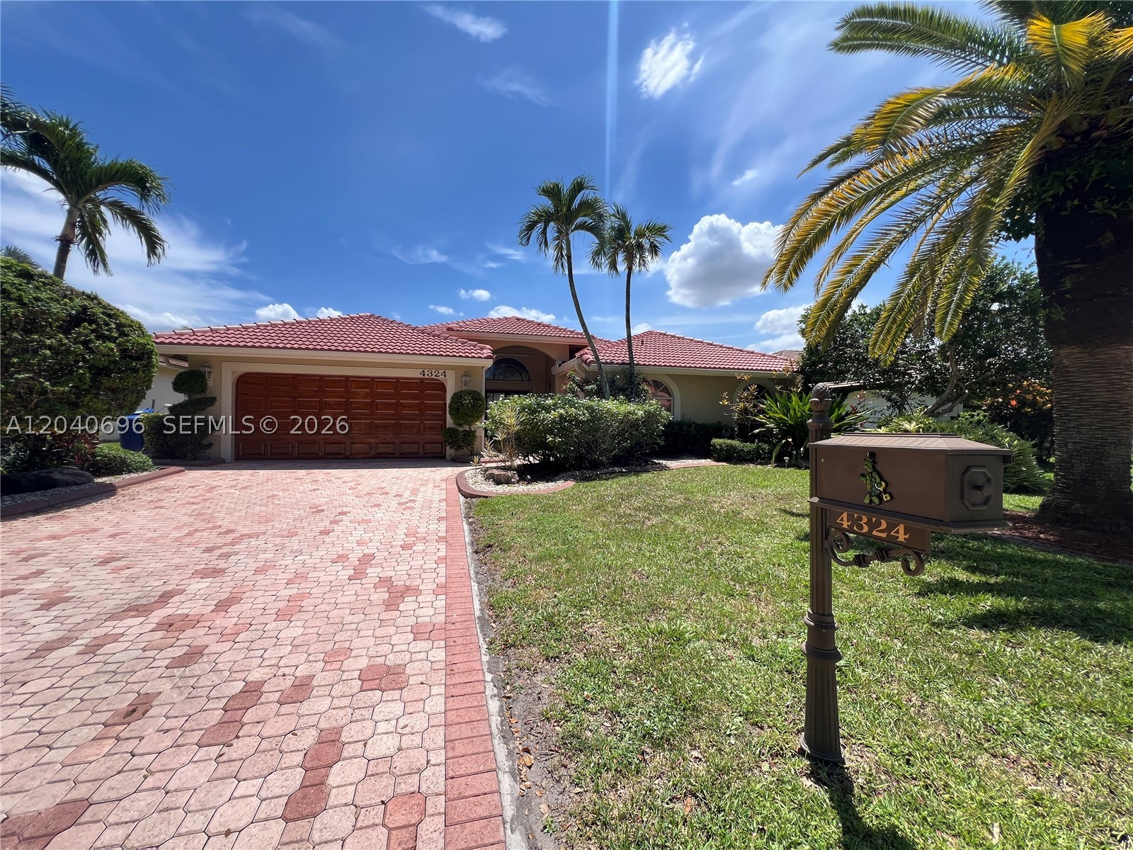 4324 NW 65th Ter, Coral Springs FL 33067