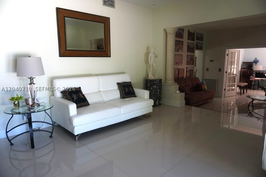 6940 SW 89th Ct, Miami FL 33173