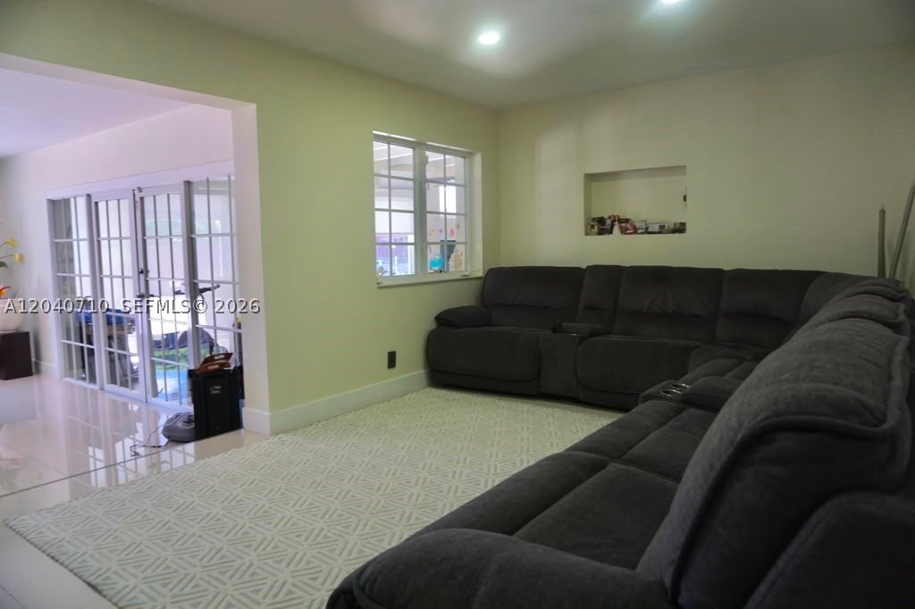 6940 SW 89th Ct, Miami FL 33173