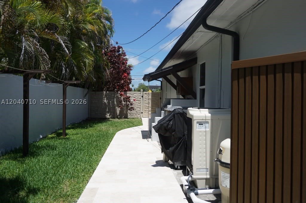 6940 SW 89th Ct, Miami FL 33173