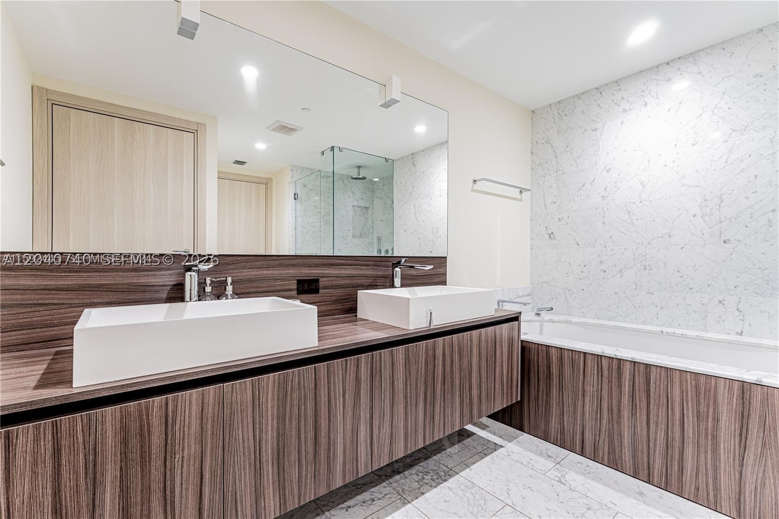 1000 Brickell Plz #4906, Miami FL 33131