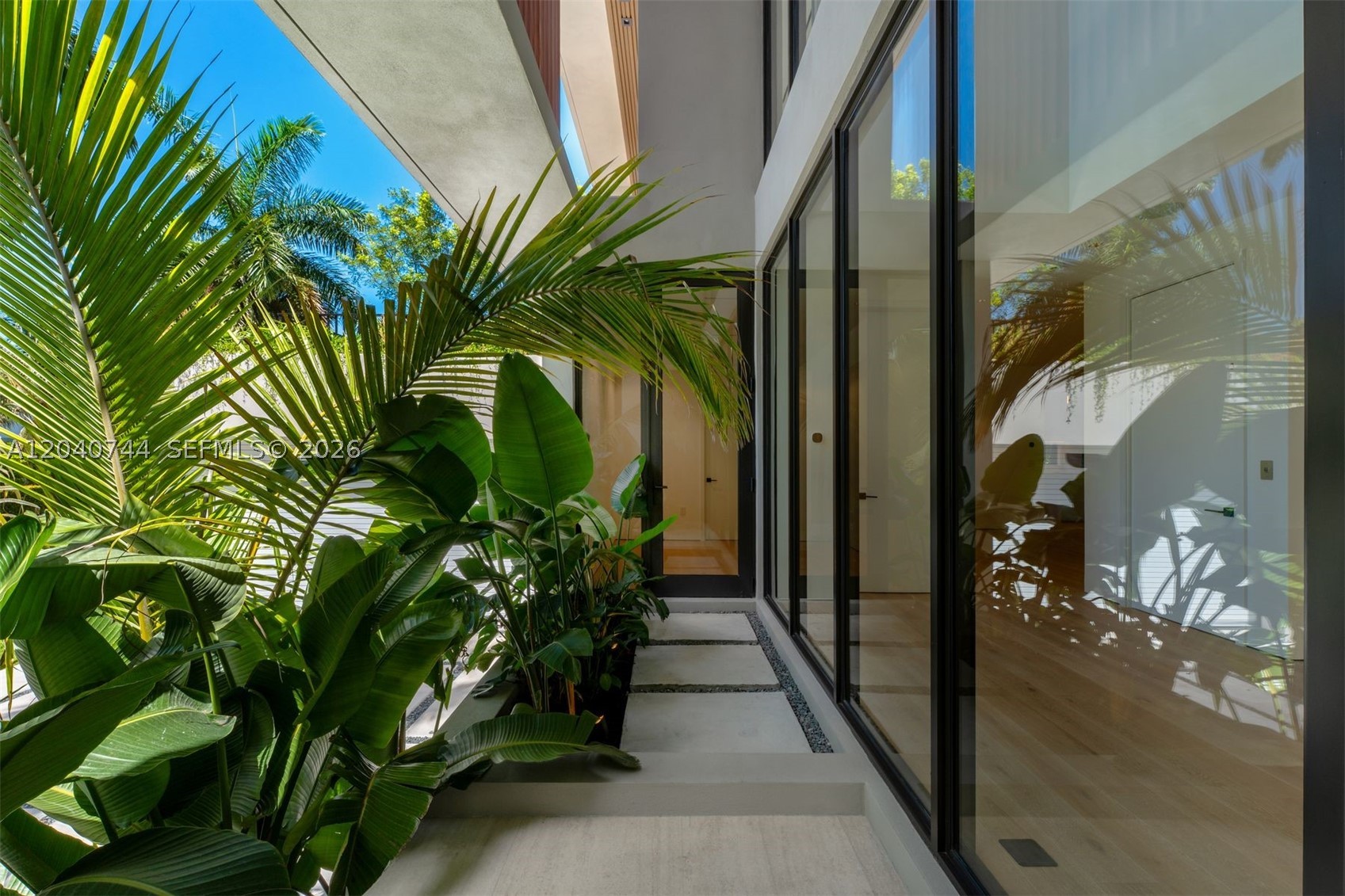 165 Hampton Ln, Key Biscayne FL 33149
