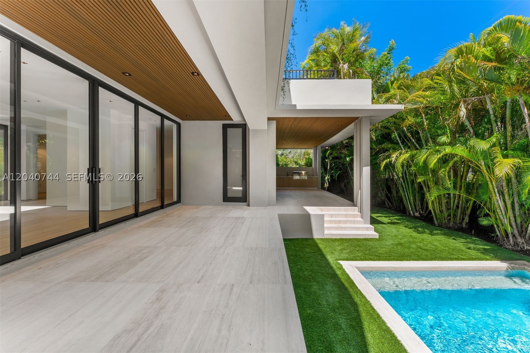 165 Hampton Ln, Key Biscayne FL 33149