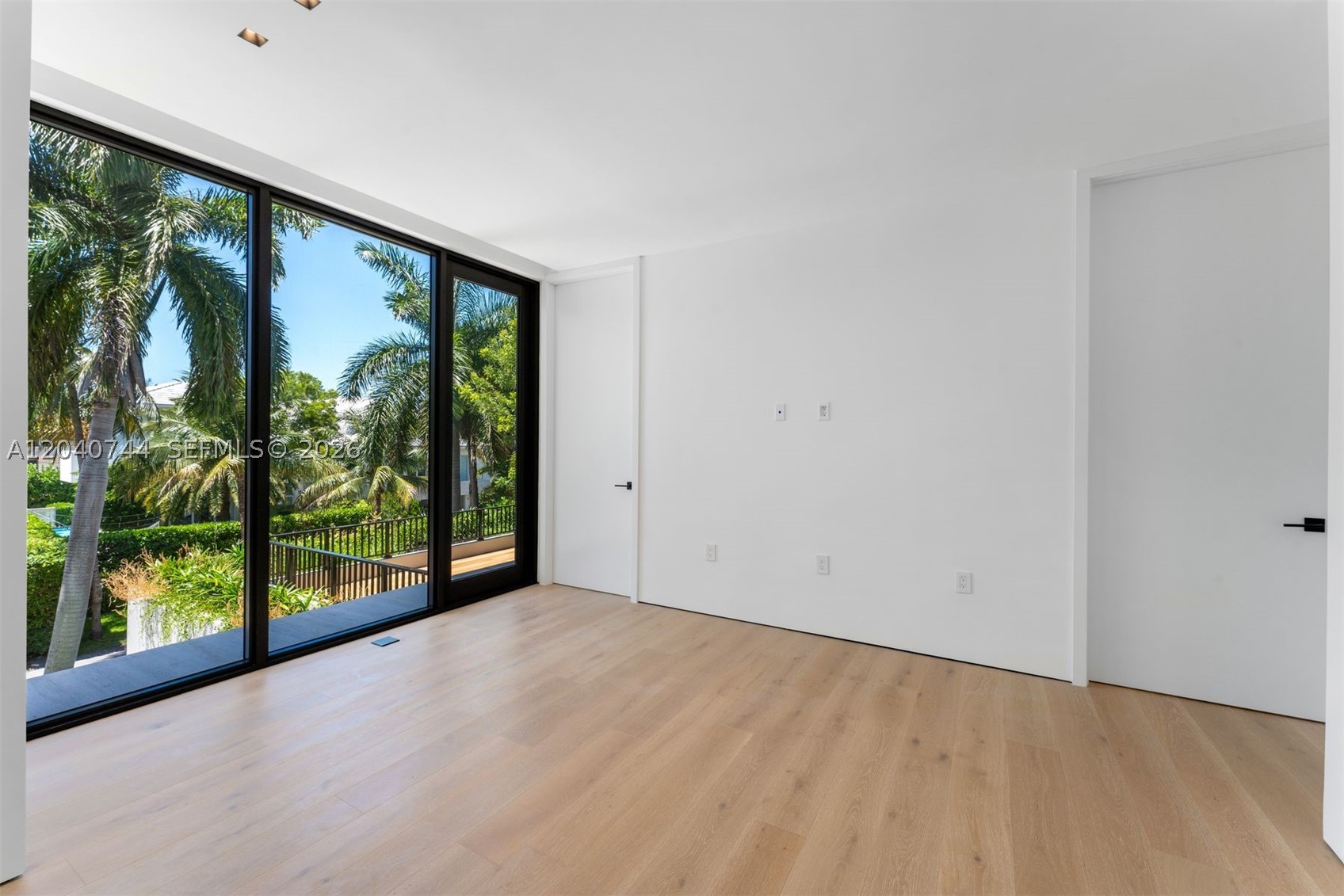 165 Hampton Ln, Key Biscayne FL 33149