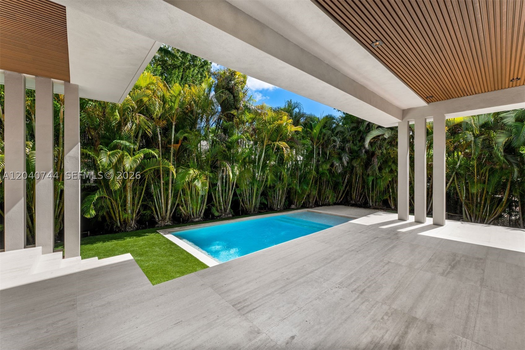 165 Hampton Ln, Key Biscayne FL 33149