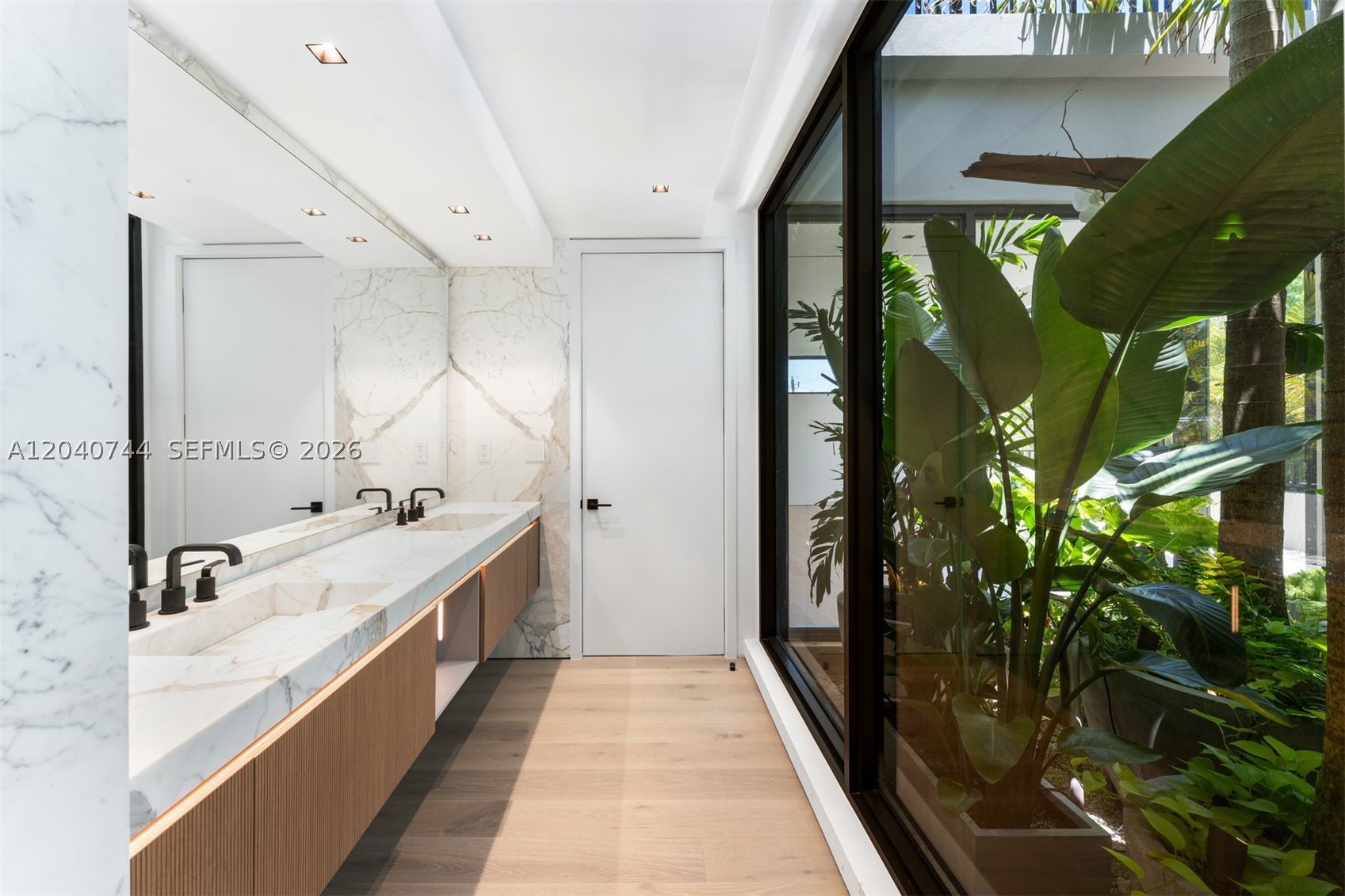 165 Hampton Ln, Key Biscayne FL 33149