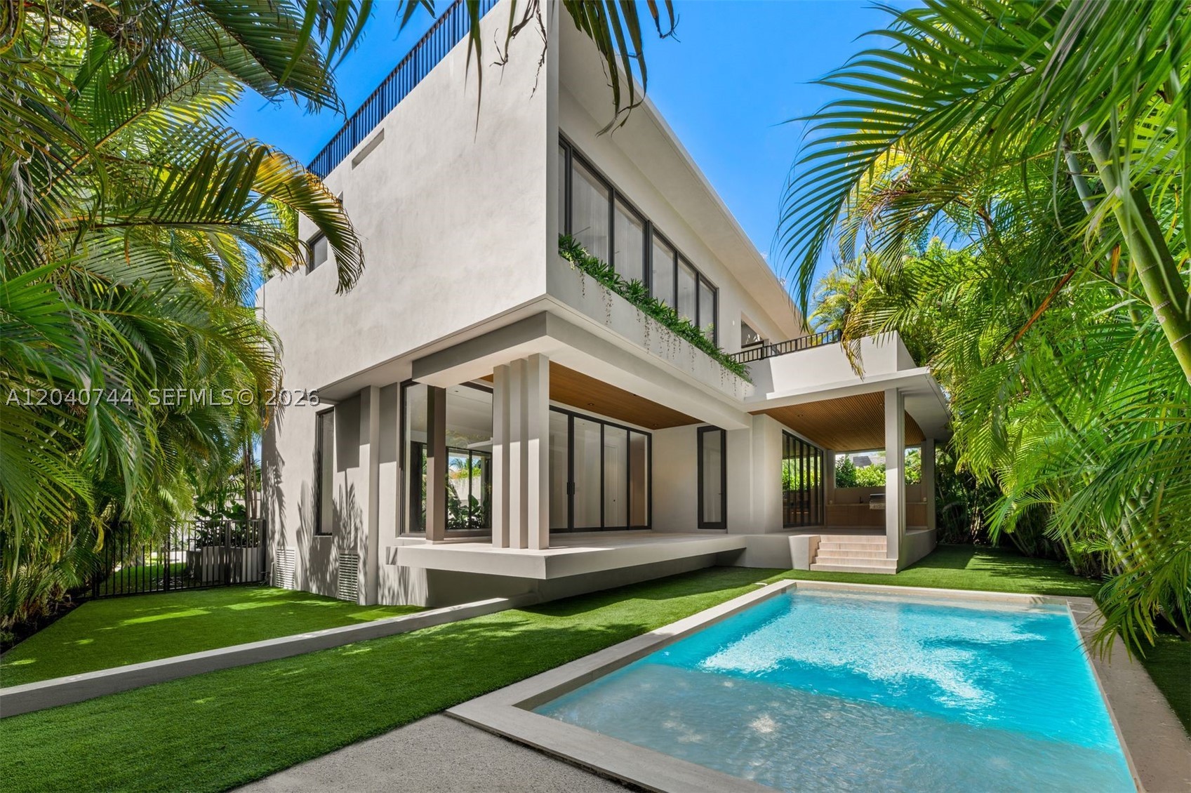 165 Hampton Ln, Key Biscayne FL 33149