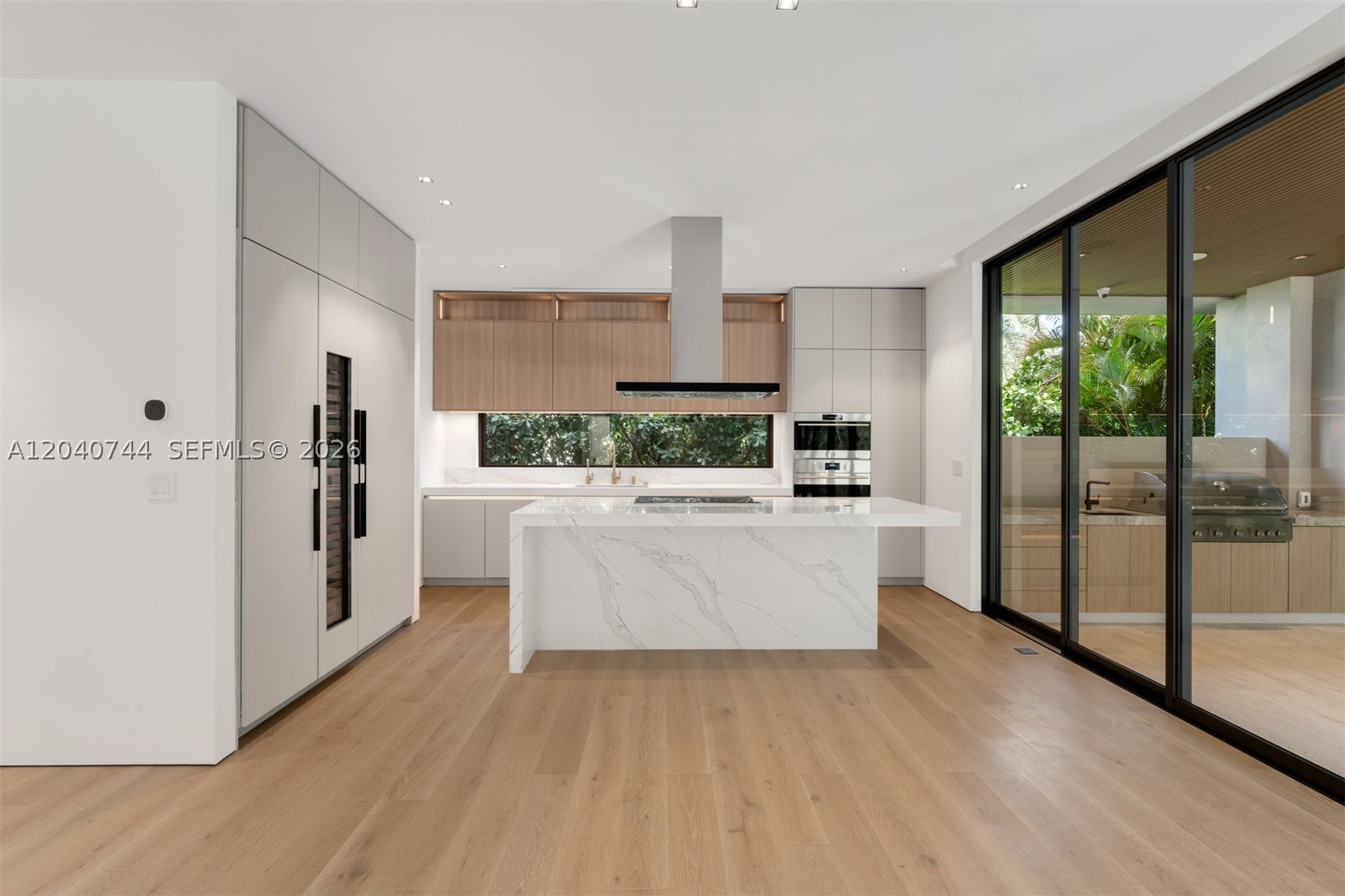 165 Hampton Ln, Key Biscayne FL 33149