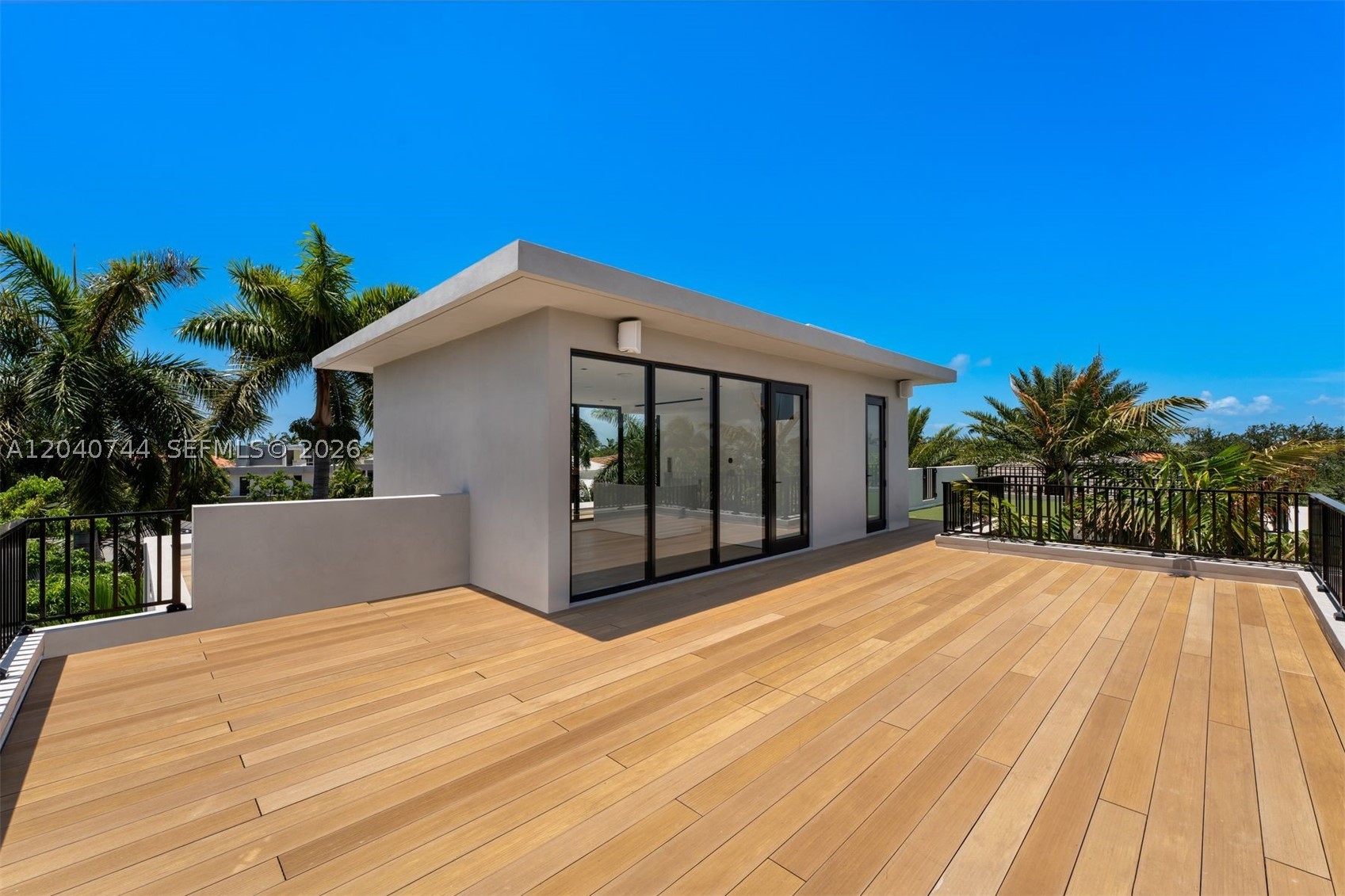 165 Hampton Ln, Key Biscayne FL 33149