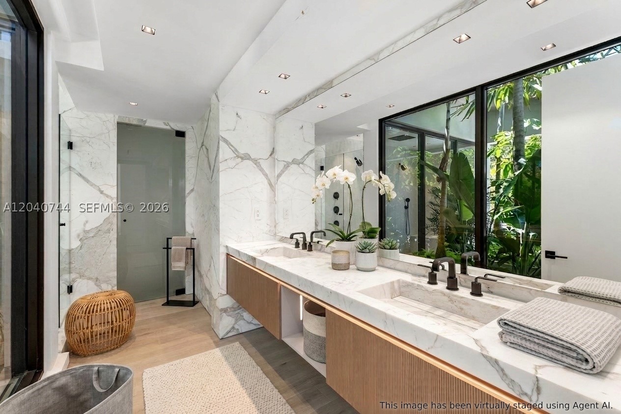 165 Hampton Ln, Key Biscayne FL 33149