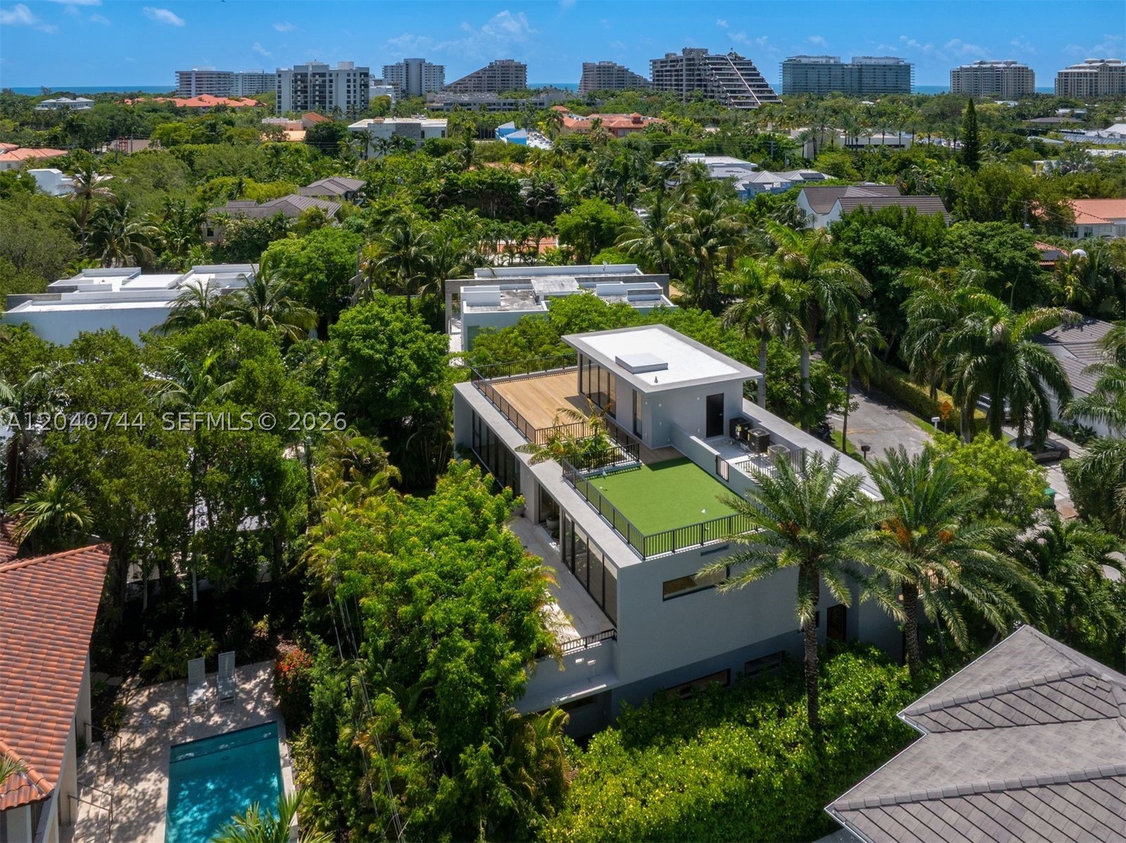 165 Hampton Ln, Key Biscayne FL 33149