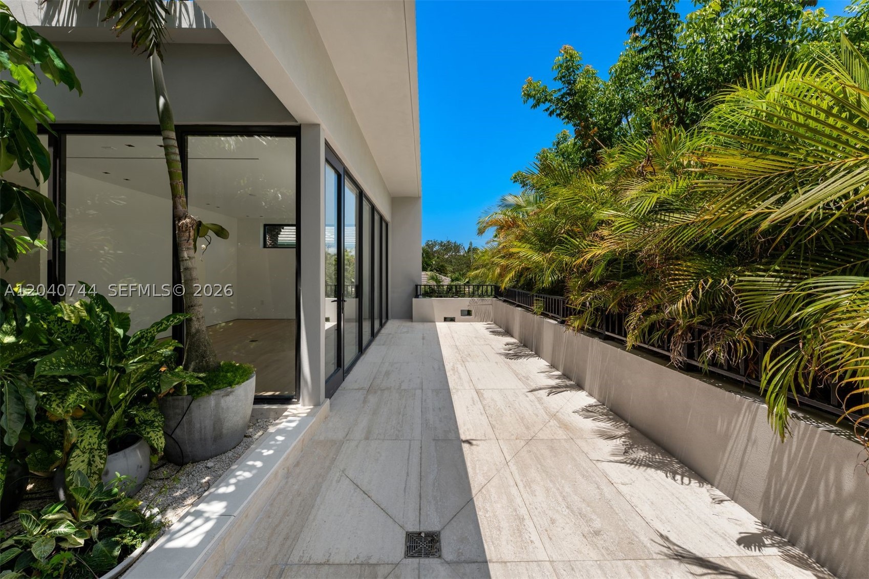 165 Hampton Ln, Key Biscayne FL 33149