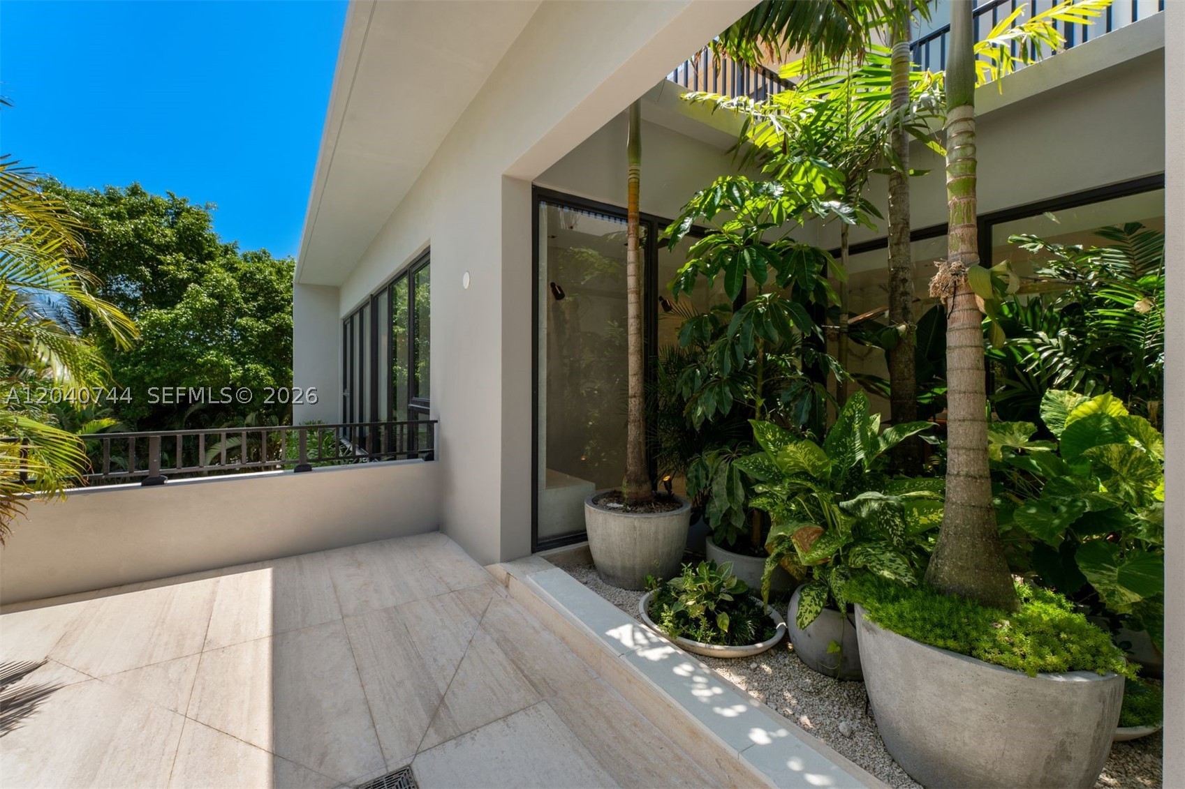 165 Hampton Ln, Key Biscayne FL 33149