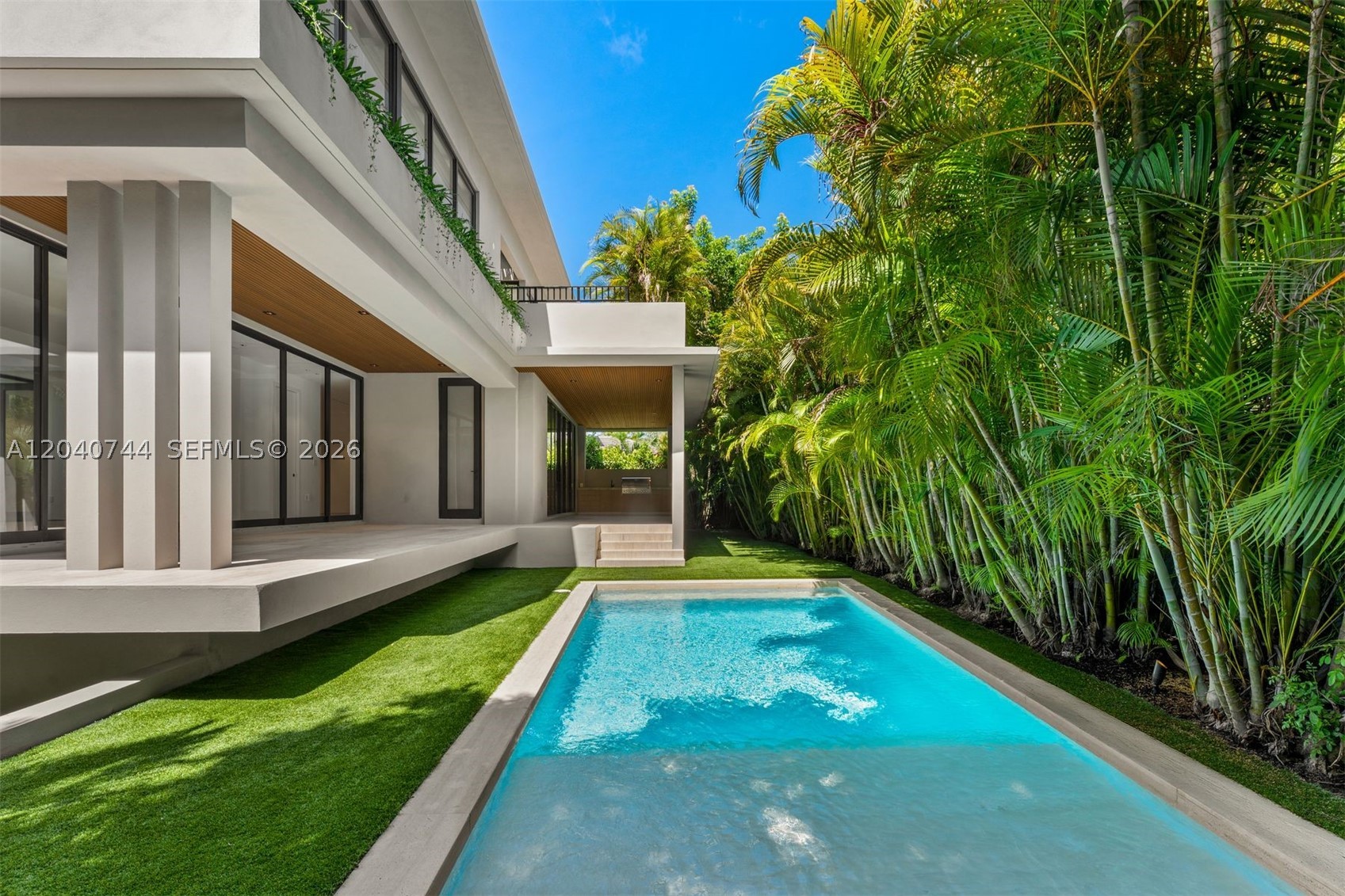 165 Hampton Ln, Key Biscayne FL 33149
