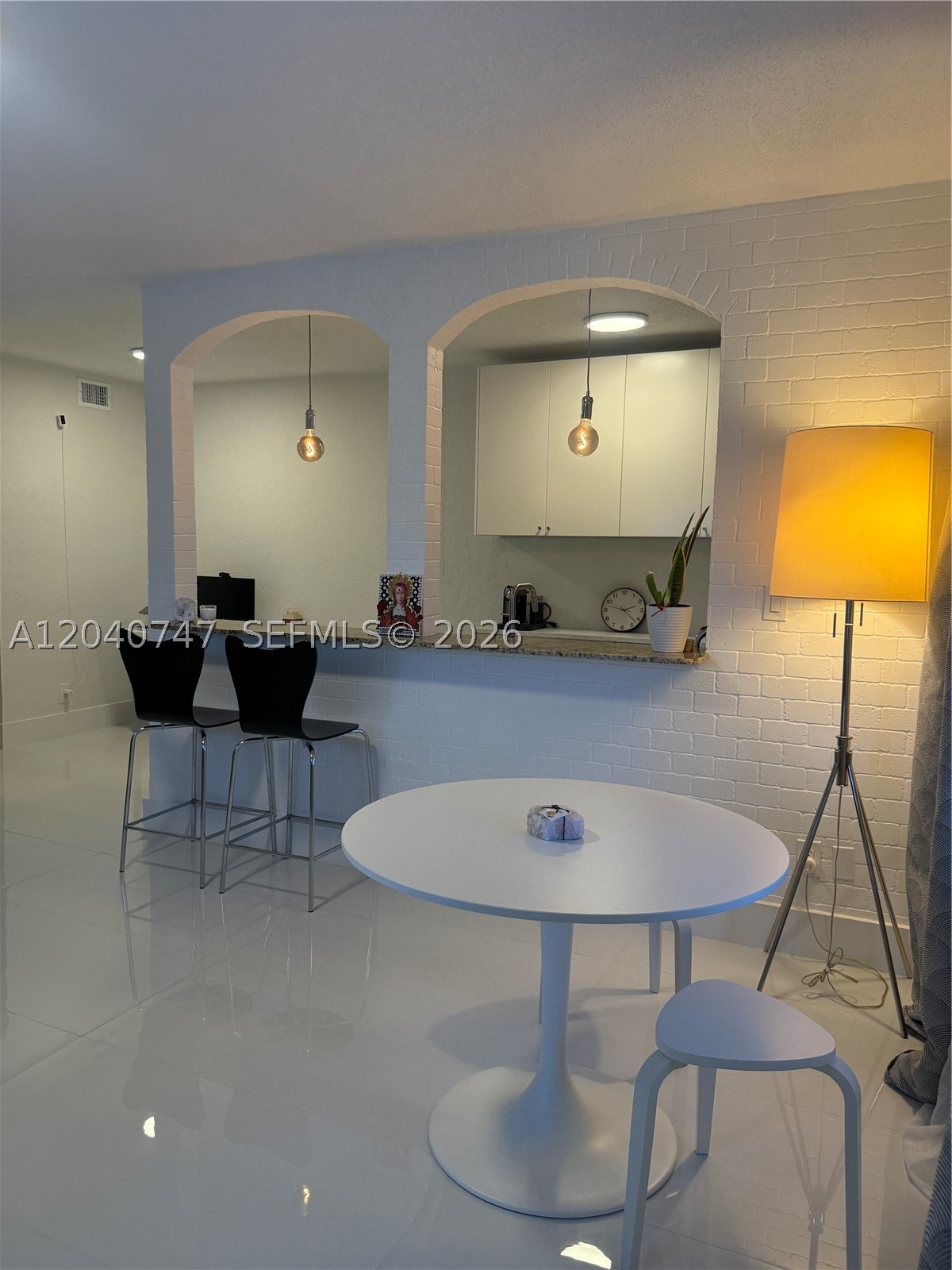 Hollywood FL 33019 - A12040747