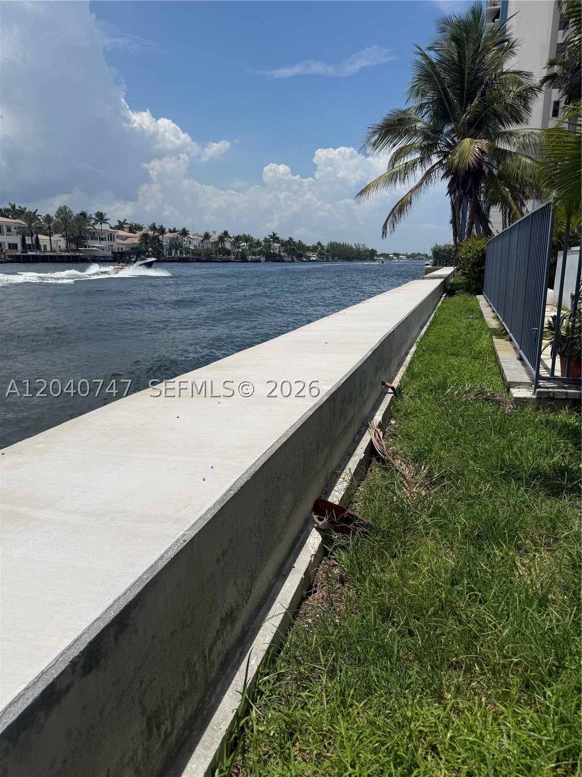 Hollywood FL 33019 - A12040747