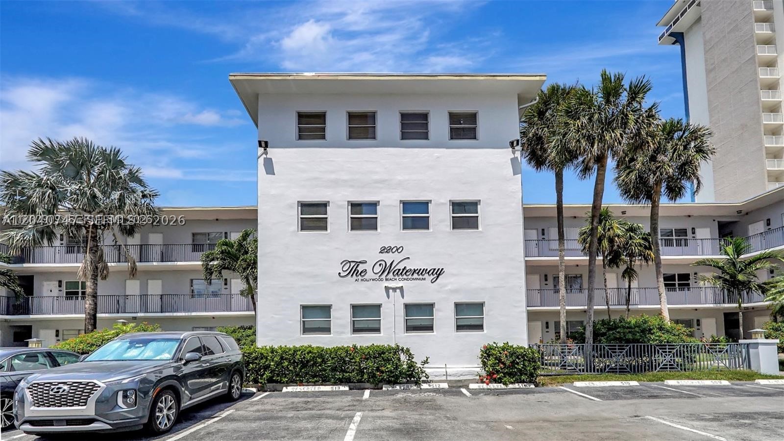Hollywood FL 33019 - A12040747