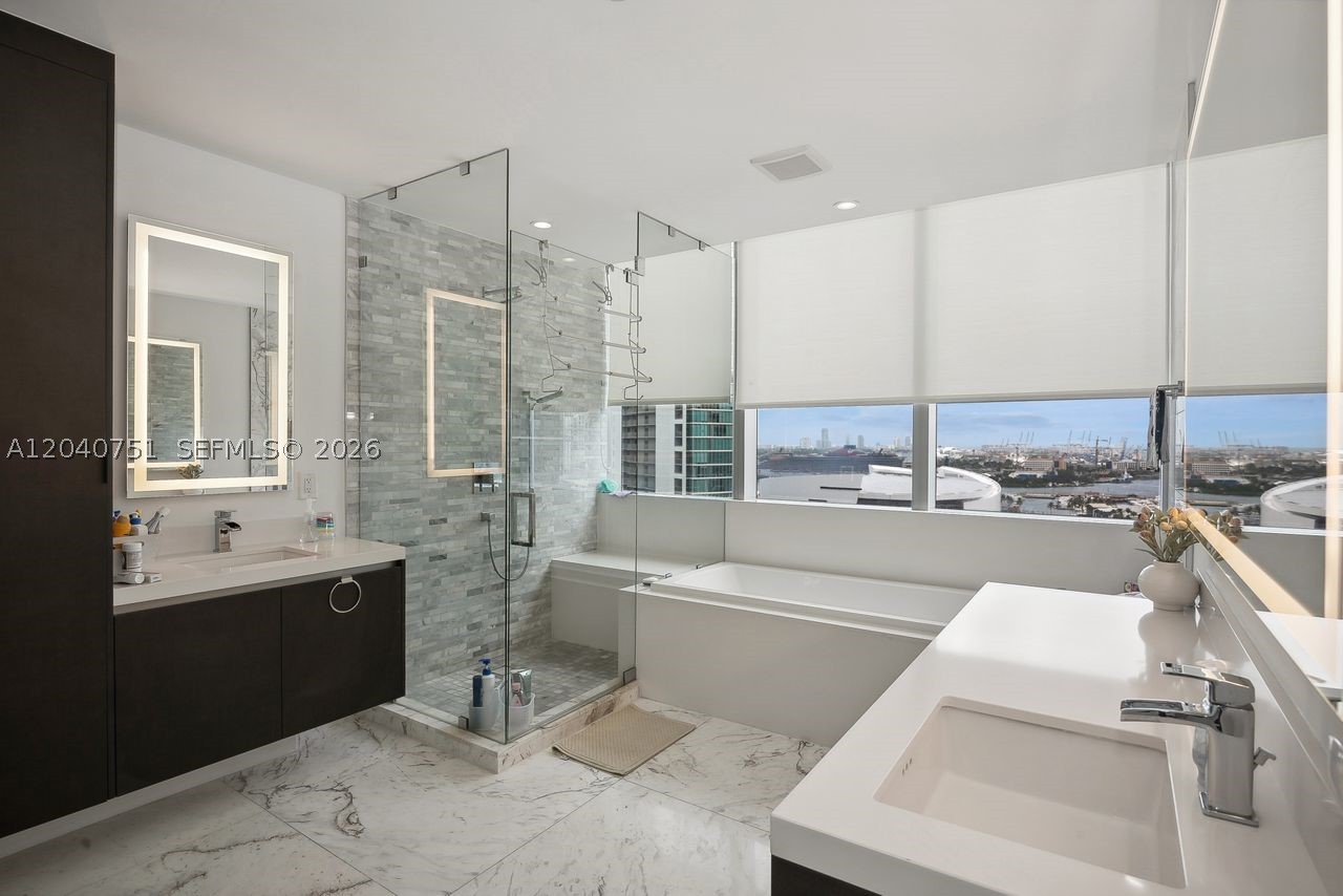 851 NE 1st Ave #1711, Miami FL 33132