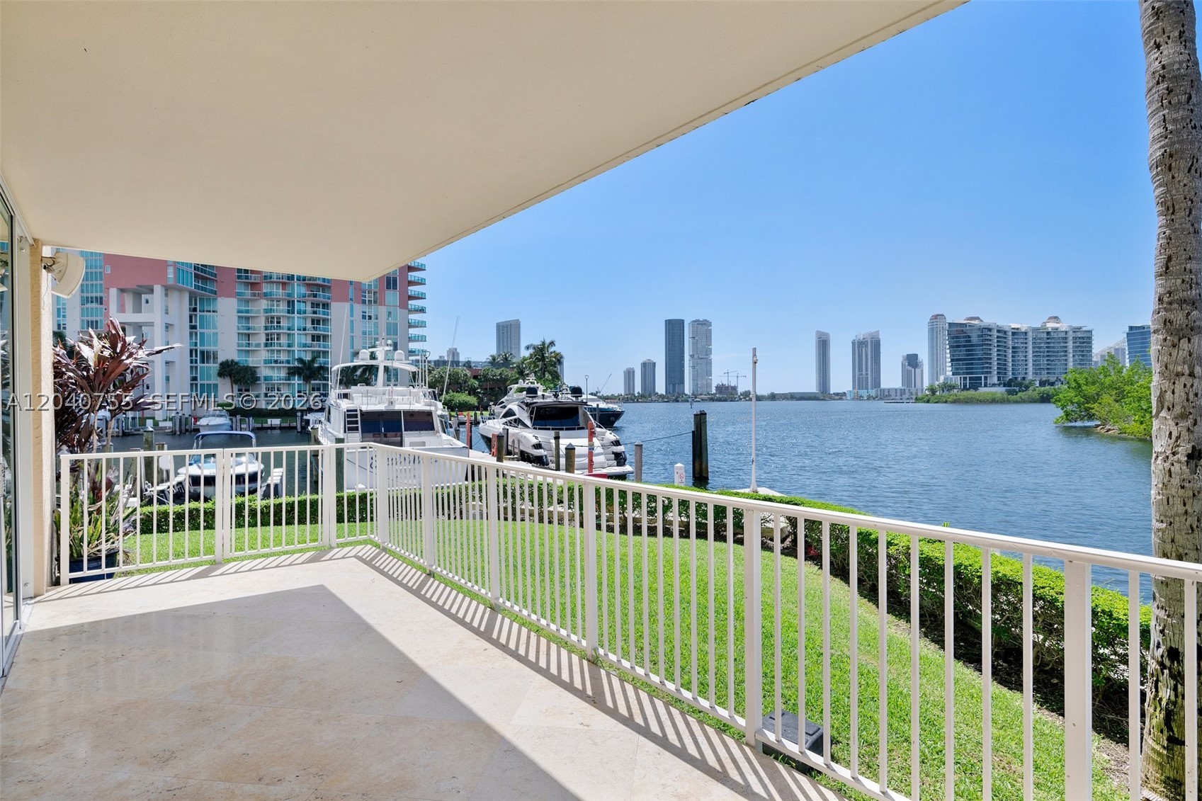 3330 NE 190th St #114, Aventura FL 33180