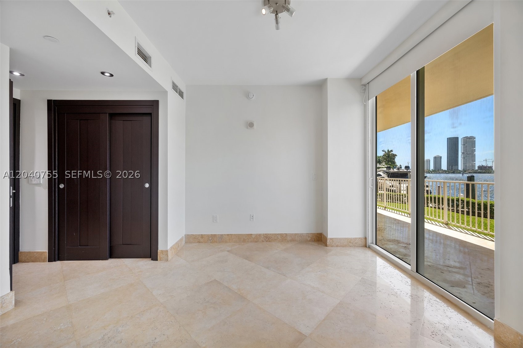 3330 NE 190th St #114, Aventura FL 33180