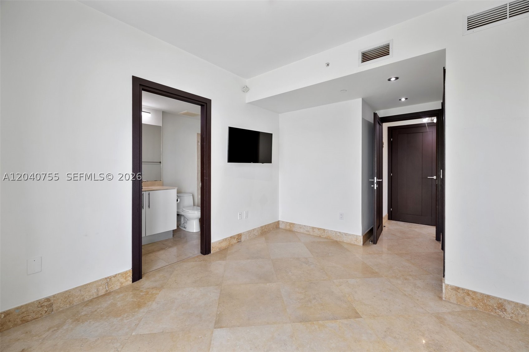 3330 NE 190th St #114, Aventura FL 33180