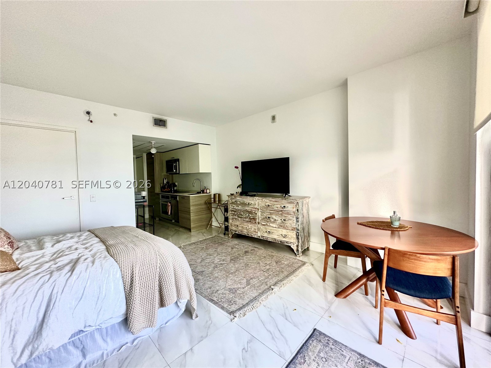 1300 Brickell Bay Dr #2106, Miami FL 33131