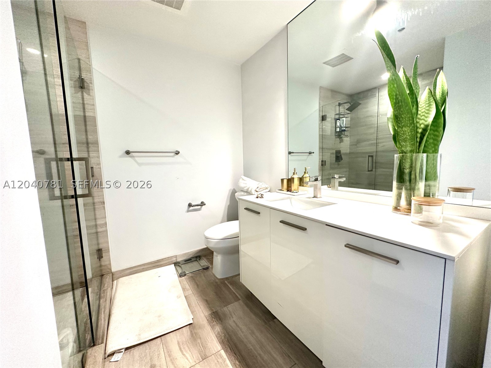 1300 Brickell Bay Dr #2106, Miami FL 33131