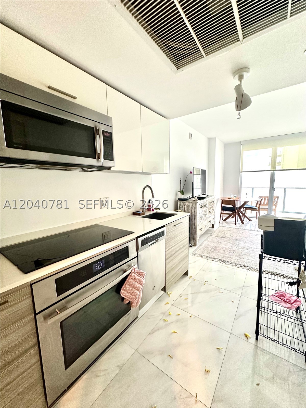 1300 Brickell Bay Dr #2106, Miami FL 33131