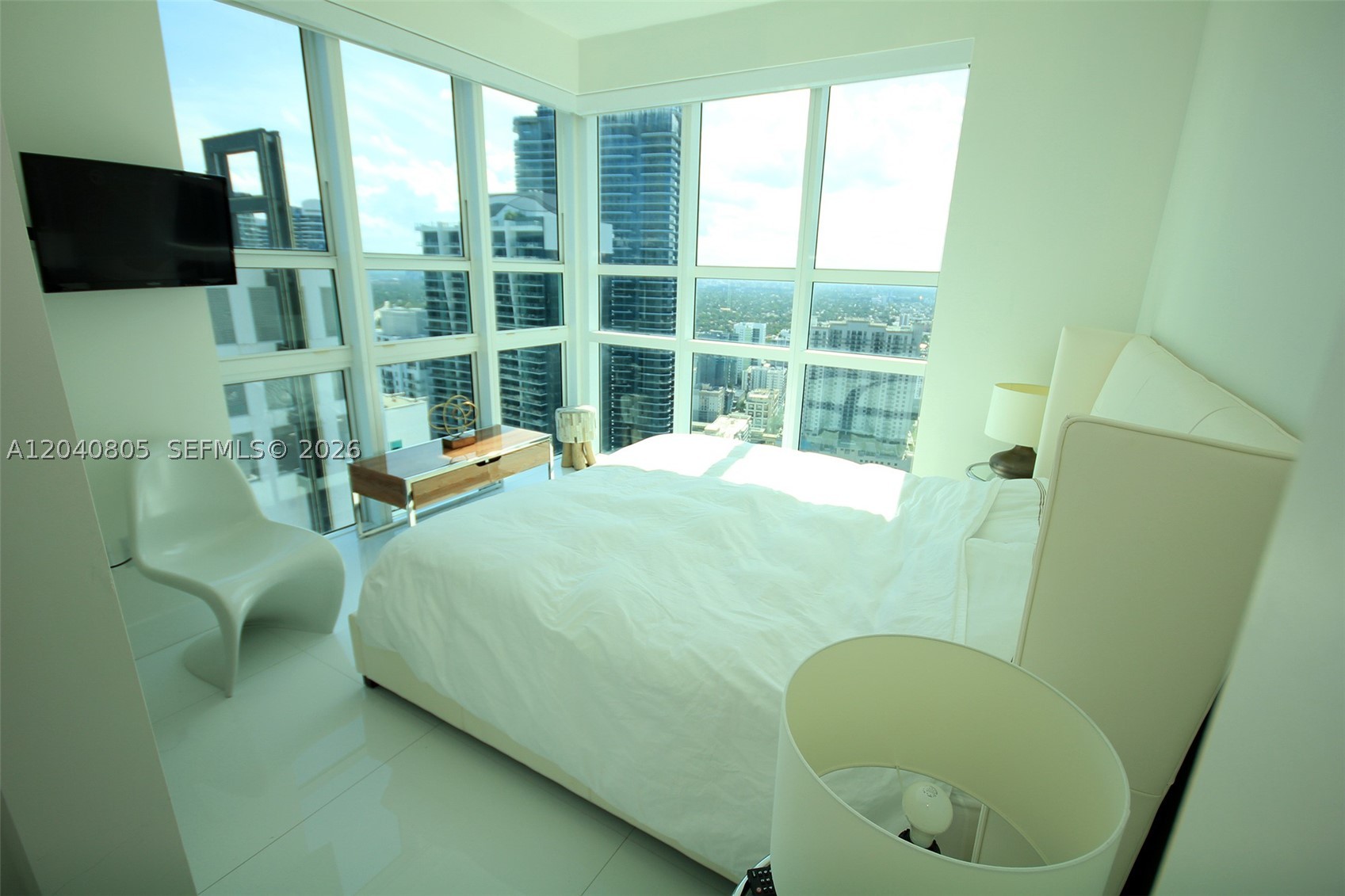 950 Brickell Bay Dr #4701, Miami FL 33131