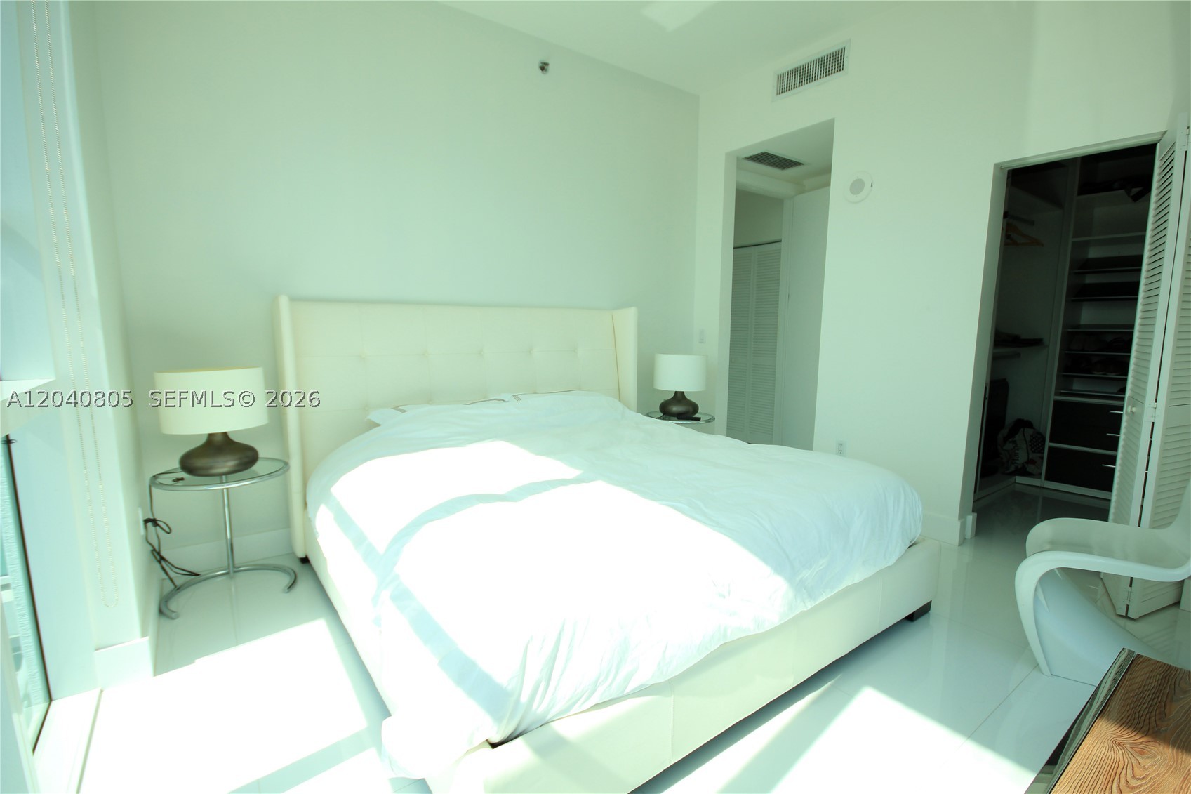 950 Brickell Bay Dr #4701, Miami FL 33131