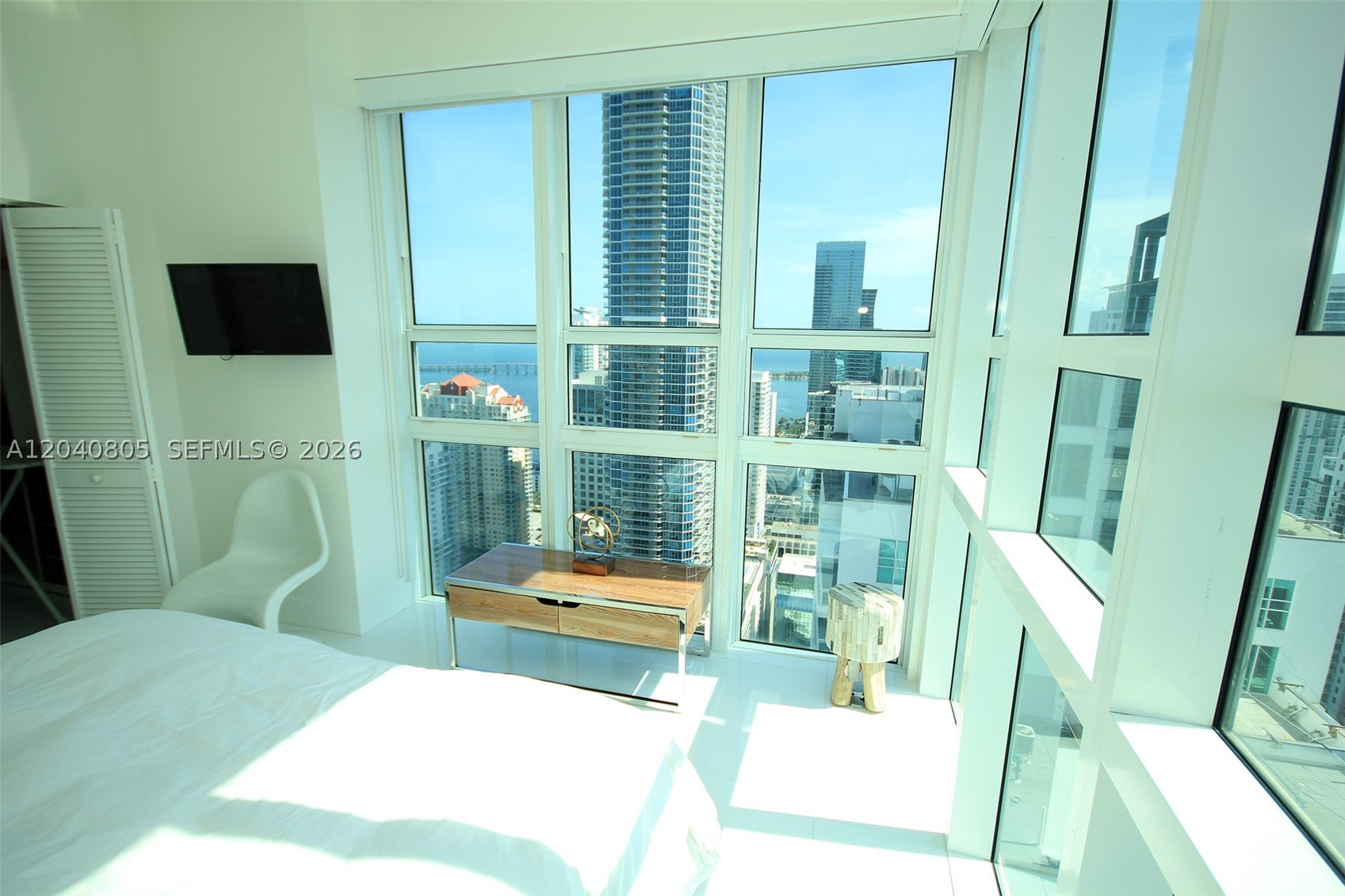 950 Brickell Bay Dr #4701, Miami FL 33131